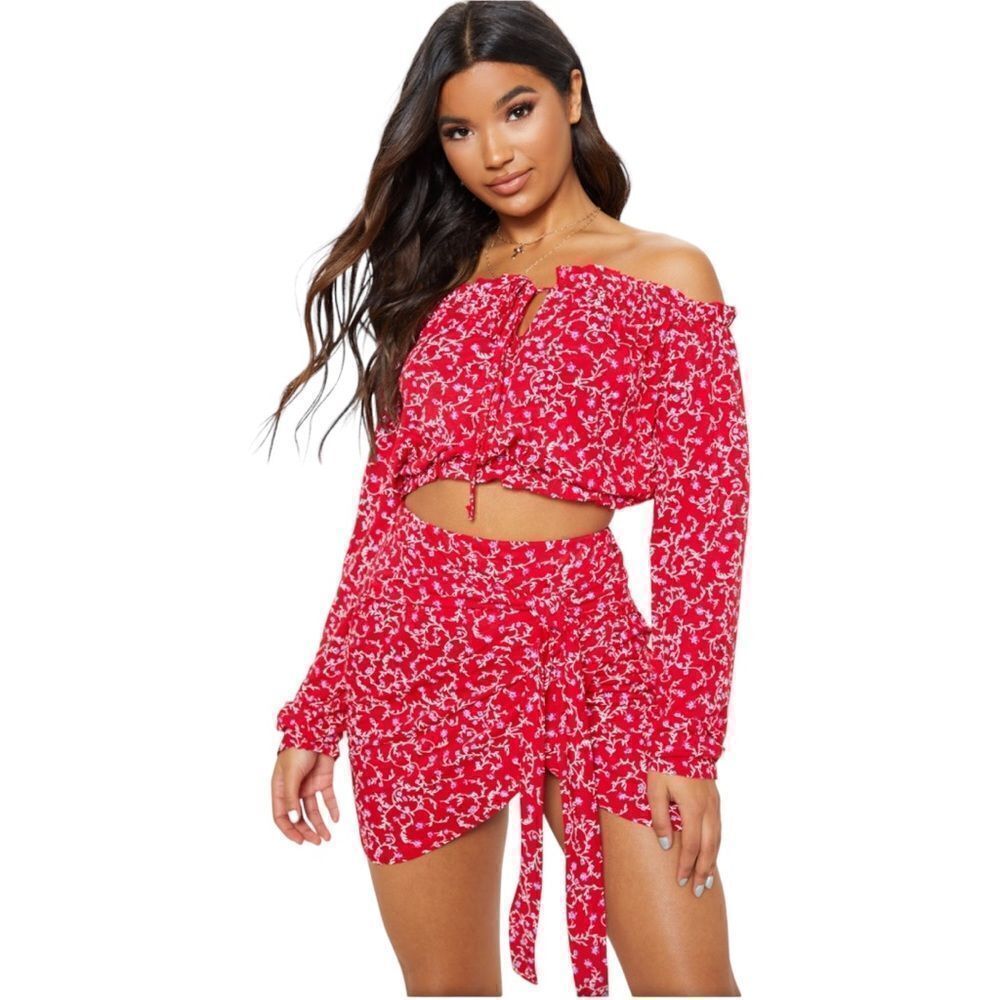 PrettyLittleThing Size 4 Floral Print Crop Top